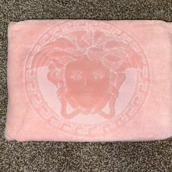 Versace Soft Pink Medusa Bath Towel - Picture 1 of 3